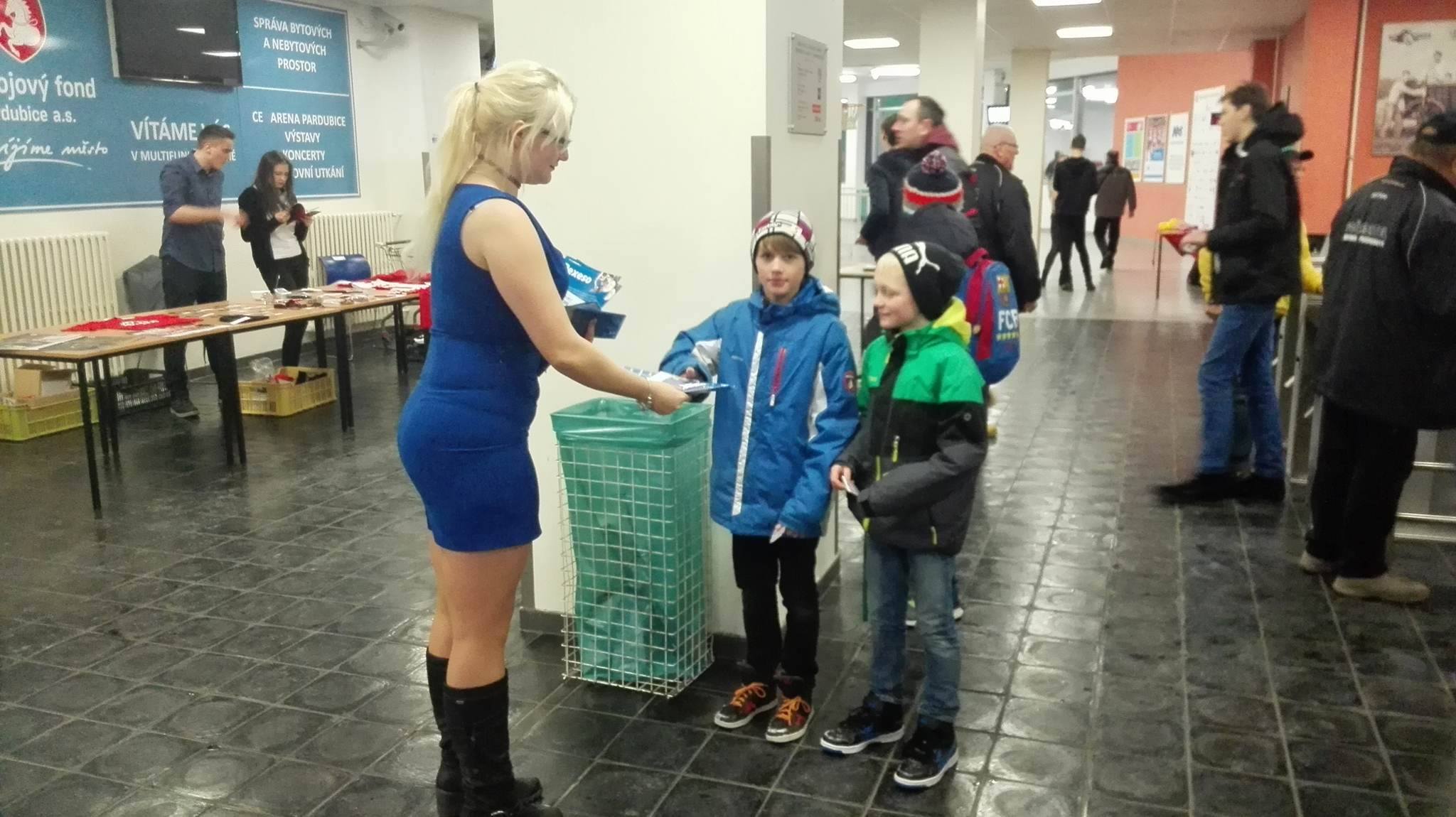 Hosteska v Pardubiciach pre AAA AUTO
